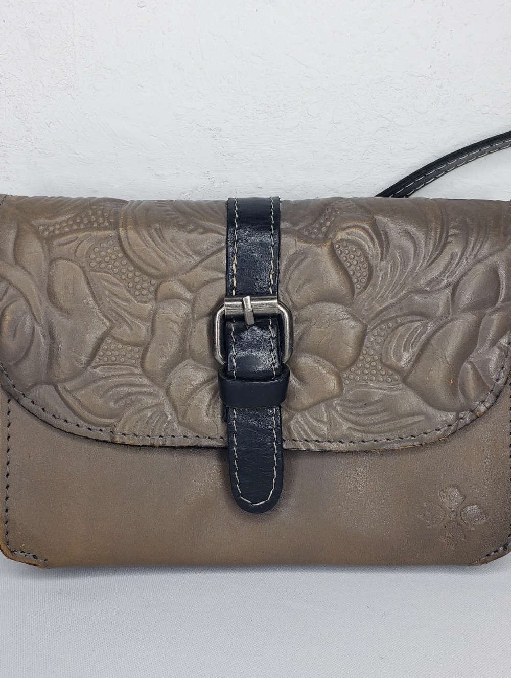Patricia Nash Tooled Floral Crossbody in Taupe and Black Leather Bag - Picture 8 of 12